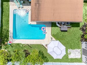 Charming 3 bed Home with Heated Pool in Lakeland