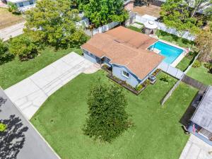 Charming 3 bed Home with Heated Pool in Lakeland