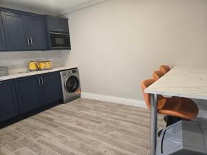 Blue house, Carraroe