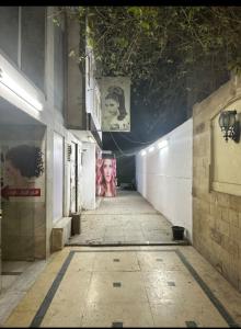 شقه فندقيه للإيجار اليومي والشهري للأسر والشباب الملتزم في شارع شهاب الرئيسي