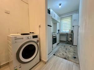 Londof Apartments- New Center