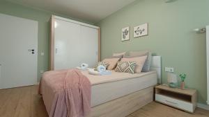 City Oasis near Airport, IEC, Metro station by Keybox