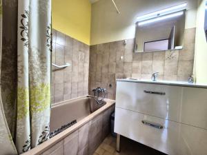 Résidence Le Saint Charles A - Studio idéalement bien situé à 50 m des Thermes Chevalley ! MAE-1223