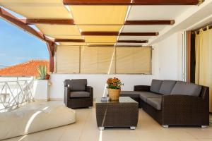 AGALI 2 Superior Mezonet front of the sea