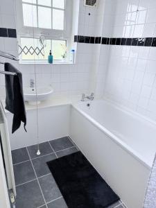 East End Escape - For 6ppl near Central LONDON - 3mins to DLR overground