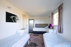 3 Villas - 16 Beds - Views - city