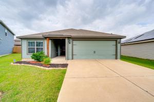 Patio & Fenced Yard: Peaceful Venus Retreat