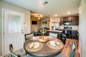Patio & Fenced Yard: Peaceful Venus Retreat