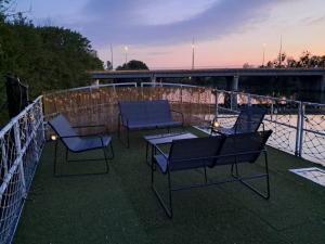 Bateaux Peniche Amadeus conviviale et cosy , proche de Disney et de Paris : photos des chambres