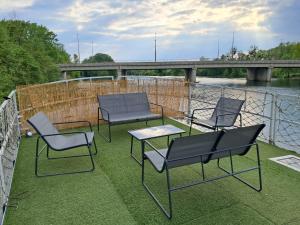 Péniche Amadeus conviviale et cosy , proche de Disney et de Paris