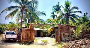 Casa Keri is 6 minutes from the beach in Troncones