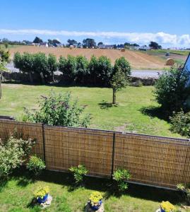 Maisons de vacances A 900 metres de la plage de Kerhillio Maison lumineuse pour 6 personnes : Maison 3 Chambres