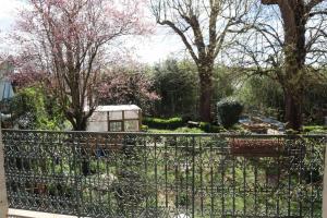 Appartements agreables studios avec terrasse sur jardin : Appartement 1 Chambre