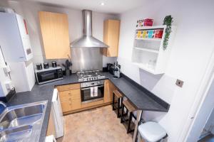 Chic 1-Bedroom Flat - 10 Min Walk to Westfield London