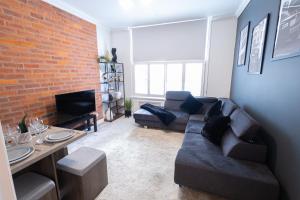 Chic 1-Bedroom Flat - 10 Min Walk to Westfield London