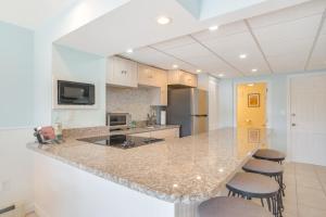 Steps to Pond and Beach! Couples Retreat in Cape Cod