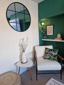 37 Sleeps 6 stylish and comfortable home