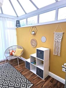 37 Sleeps 6 stylish and comfortable home