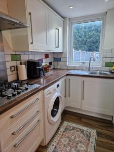 37 Sleeps 6 stylish and comfortable home