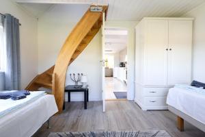 8 Beds - Workers Dream Home - Free Parking - Wifi