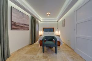 Ta Karmenu, an 800 year old modernized studio with terrace, by walk to Mdina