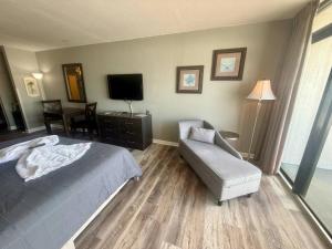 Renovated Oceanview King Unit 8th floor Landmark Resort