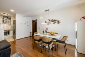 Three Lions Apartment