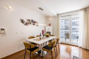 Three Lions Apartment