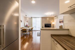 Three Lions Apartment