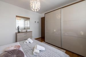 Three Lions Apartment