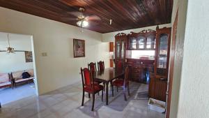 Wonderful 3 Bedroom Home Close To Everything