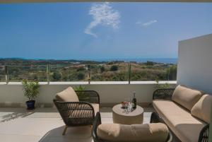 Split-level apartment with spa & private rooftop