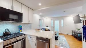 Modern Renovated 1BR w Pvt Entrance Prime Loc