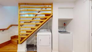 Modern Renovated 1BR w Pvt Entrance Prime Loc