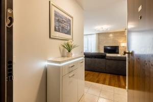 Three Lions Apartment