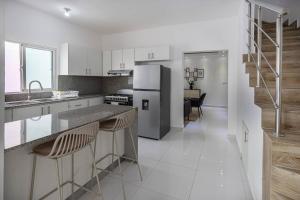 Villa 3BR, pool, near downtown and airport