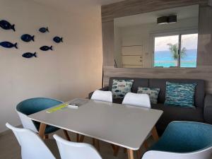 Beach front and lagoon view condo in Cancun