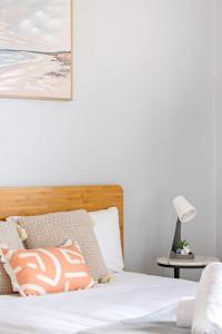 Relaxing Double Room in Belmore - Convenient Stay Near Shops - Shared Bathroom