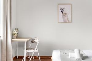 Relaxing Double Room in Belmore - Convenient Stay Near Shops - Shared Bathroom