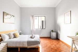 Relaxing Double Room in Belmore - Convenient Stay Near Shops - Shared Bathroom