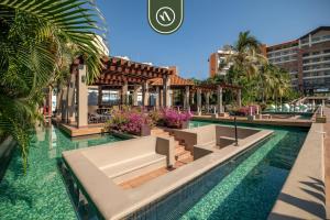 3BR Condo in the Krystal Grand Hotel - Beach