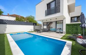 2 Bedroom Gorgeous Apartment In Jezera - 5hvězdičkové hotely ve městě Jezera