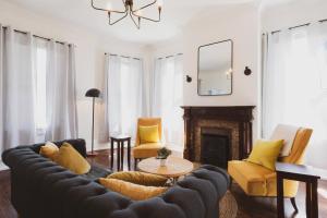 3-Bedroom with Balcony Walk to Forsyth Park