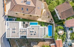 Beautiful Apartment In Jezera With Wifi