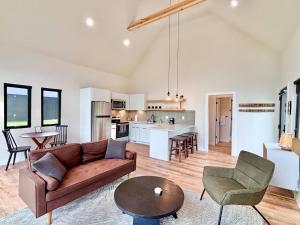 Knob Hill at Three Suns Cabins