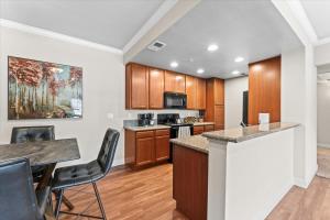 New Cozy & Stylish 1BR with Heated Pool Relaxing Spa & Sauna