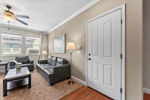 New Cozy & Stylish 1BR with Heated Pool Relaxing Spa & Sauna