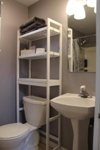 Sunset Shores - Tiger Lily Cabin #5 by Simple Life Rentals