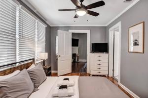 Spacious 2BDR Park Side Victorian District