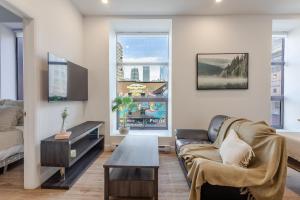 Sleek 1BDR on Bishop – Downtown MTL Gem